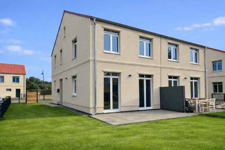 Modernes Doppelhaus im Neubauprojekt Movida Schönwalde mit 159 Quadratmetern Wohnfläche und Garten, zur Miete